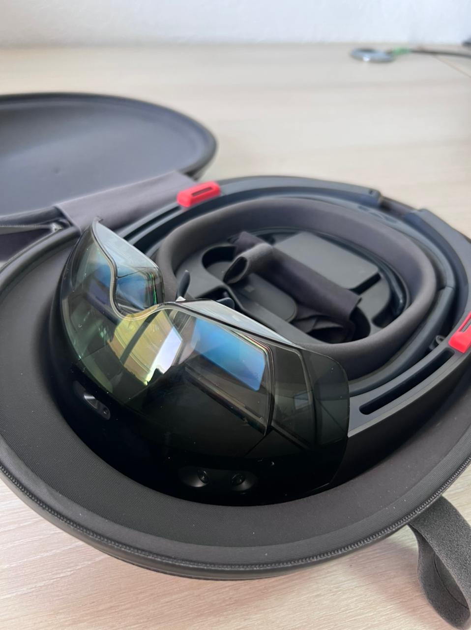 Очки Microsoft Hololens (б/у) Очки Microsoft Hololens (б/у)